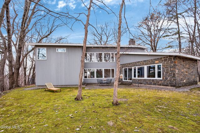 31 Riding Club Road, Brunswick, NY 12180