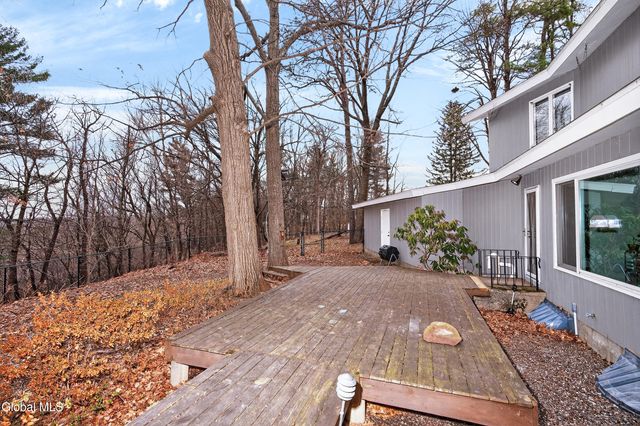 31 Riding Club Road, Brunswick, NY 12180