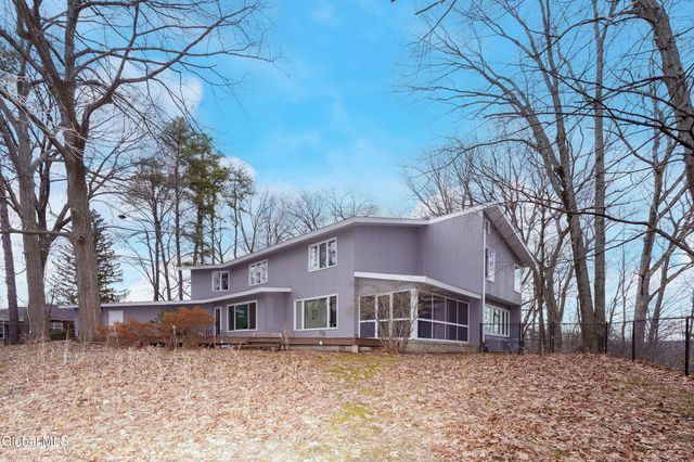 31 Riding Club Road, Brunswick, NY 12180