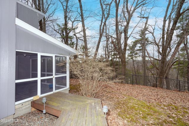 31 Riding Club Road, Brunswick, NY 12180