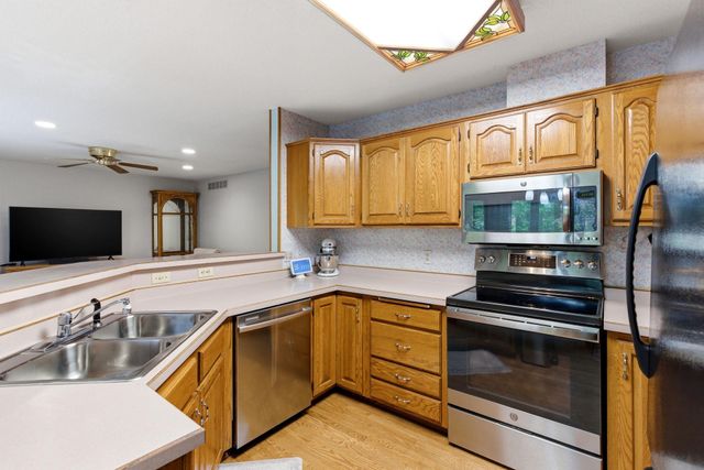 2112 Parkwood Hills Drive NE, Rochester, MN 55906