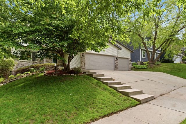 2112 Parkwood Hills Drive NE, Rochester, MN 55906
