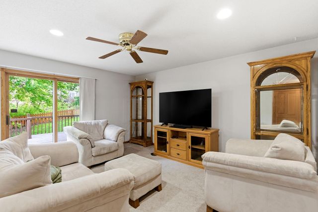 2112 Parkwood Hills Drive NE, Rochester, MN 55906