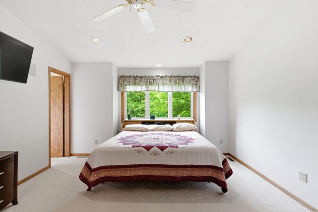 2112 Parkwood Hills Drive NE, Rochester, MN 55906