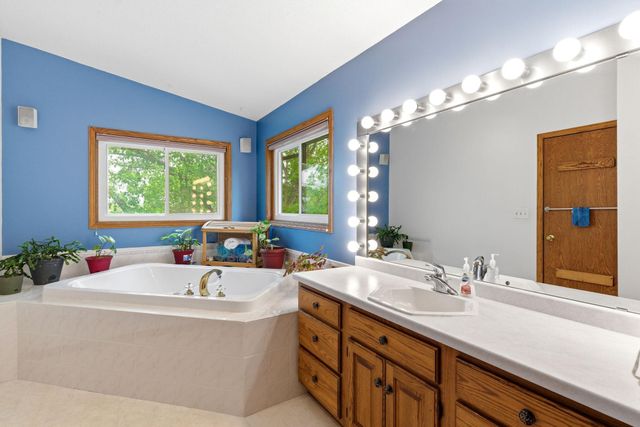 2112 Parkwood Hills Drive NE, Rochester, MN 55906