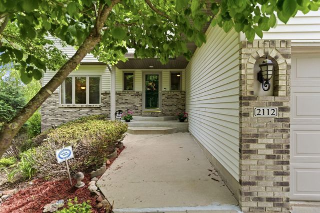 2112 Parkwood Hills Drive NE, Rochester, MN 55906