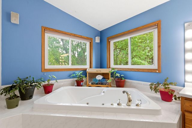 2112 Parkwood Hills Drive NE, Rochester, MN 55906