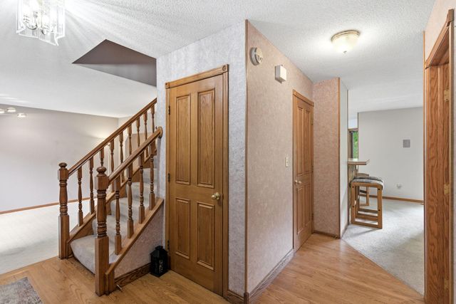 2112 Parkwood Hills Drive NE, Rochester, MN 55906