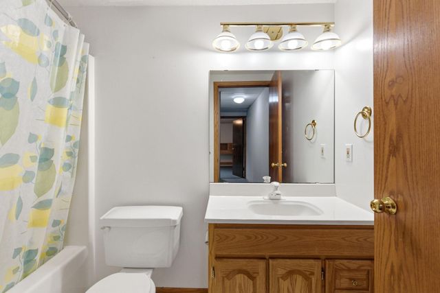 2112 Parkwood Hills Drive NE, Rochester, MN 55906