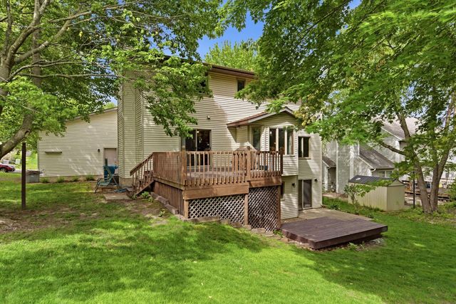 2112 Parkwood Hills Drive NE, Rochester, MN 55906
