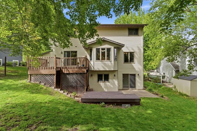 2112 Parkwood Hills Drive NE, Rochester, MN 55906