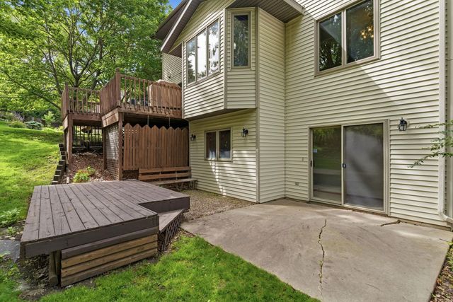 2112 Parkwood Hills Drive NE, Rochester, MN 55906