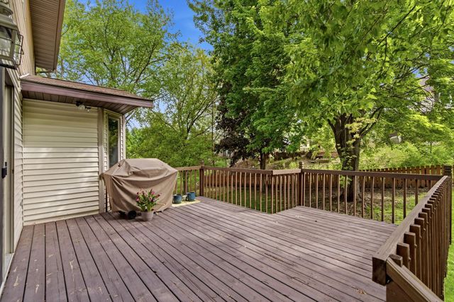 2112 Parkwood Hills Drive NE, Rochester, MN 55906