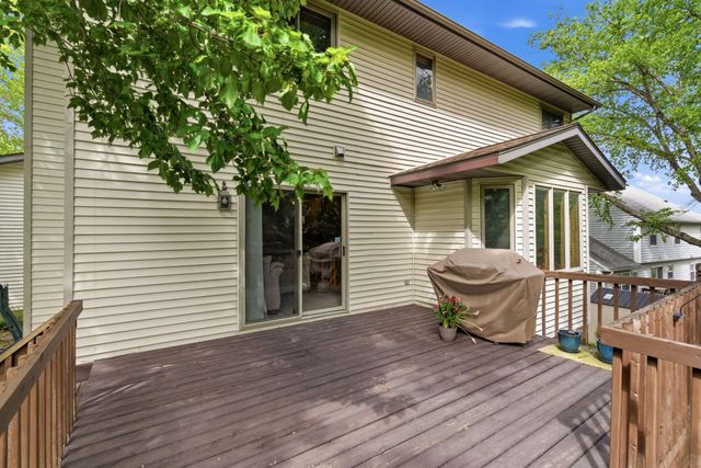 2112 Parkwood Hills Drive NE, Rochester, MN 55906