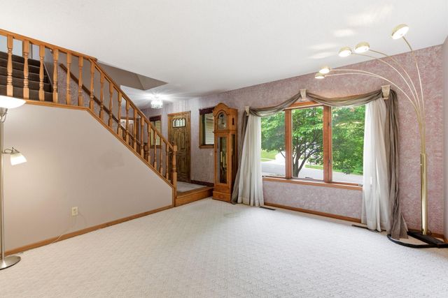 2112 Parkwood Hills Drive NE, Rochester, MN 55906