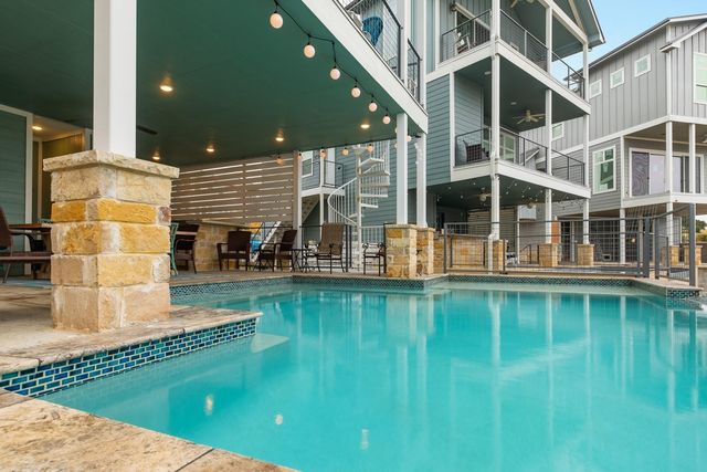 200 Marina Bluff, Kingsland, TX 78639