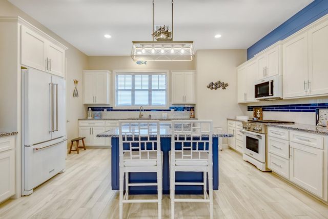 200 Marina Bluff, Kingsland, TX 78639