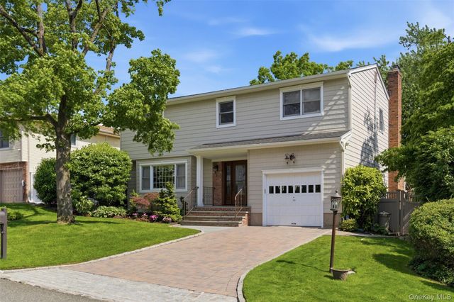 7 Lawrence Court, Syosset, NY 11791