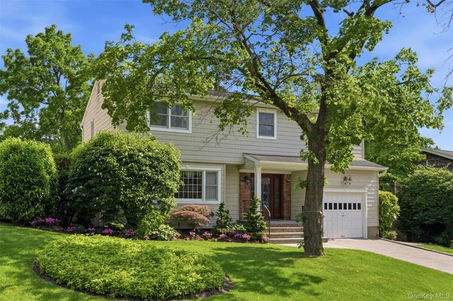 7 Lawrence Court, Syosset, NY 11791