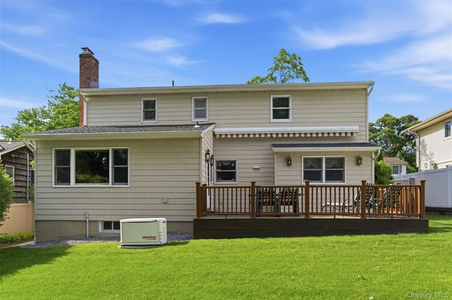 7 Lawrence Court, Syosset, NY 11791