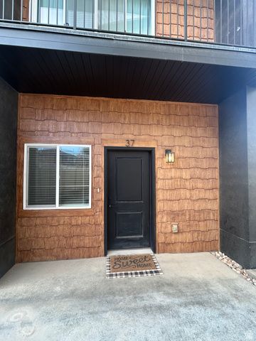37 E VANTAGE DR, North Salt Lake, UT 84054