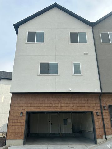 37 E VANTAGE DR, North Salt Lake, UT 84054