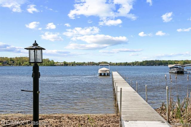 10584 Bob White Beach Boulevard, Whitmore Lake, MI 48189