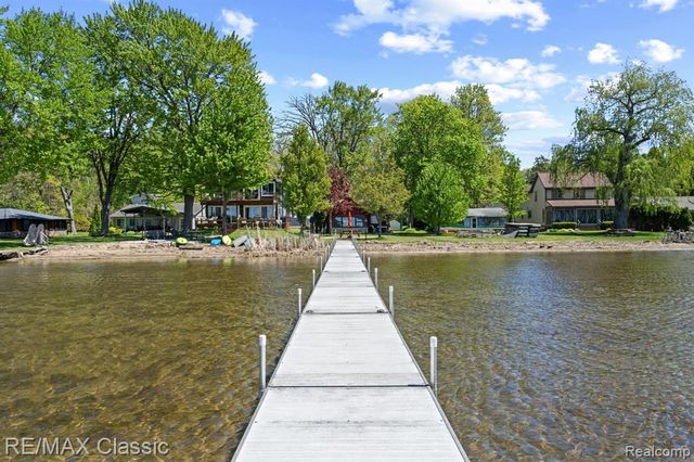10584 Bob White Beach Boulevard, Whitmore Lake, MI 48189