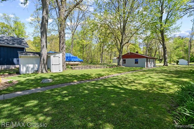 10584 Bob White Beach Boulevard, Whitmore Lake, MI 48189