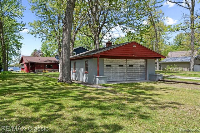 10584 Bob White Beach Boulevard, Whitmore Lake, MI 48189