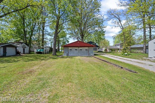 10584 Bob White Beach Boulevard, Whitmore Lake, MI 48189