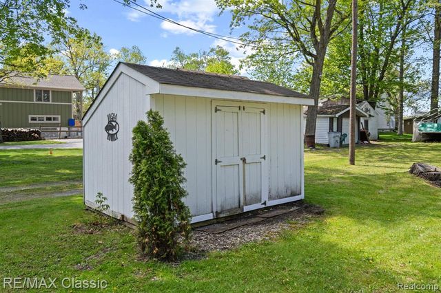 10584 Bob White Beach Boulevard, Whitmore Lake, MI 48189