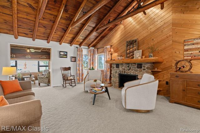 10584 Bob White Beach Boulevard, Whitmore Lake, MI 48189