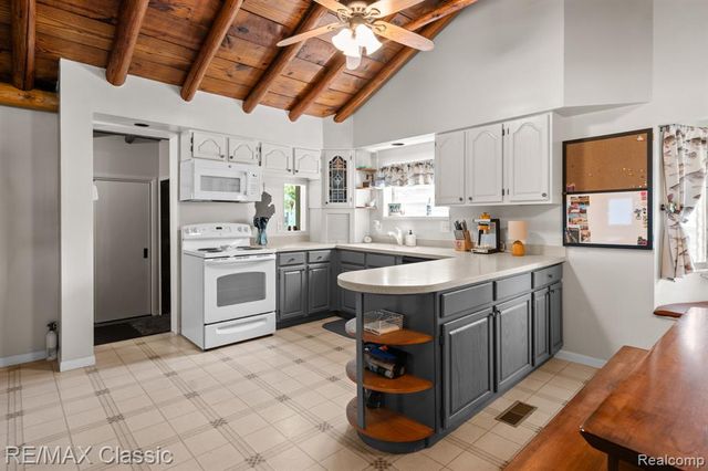 10584 Bob White Beach Boulevard, Whitmore Lake, MI 48189