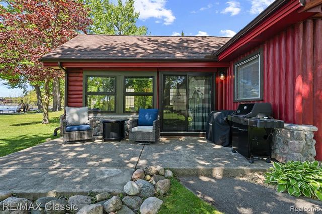 10584 Bob White Beach Boulevard, Whitmore Lake, MI 48189
