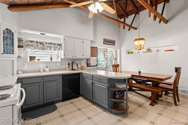 10584 Bob White Beach Boulevard, Whitmore Lake, MI 48189