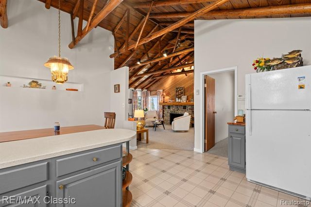 10584 Bob White Beach Boulevard, Whitmore Lake, MI 48189