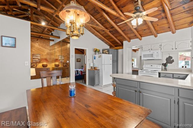 10584 Bob White Beach Boulevard, Whitmore Lake, MI 48189