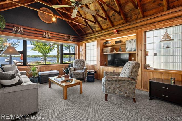 10584 Bob White Beach Boulevard, Whitmore Lake, MI 48189