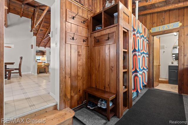 10584 Bob White Beach Boulevard, Whitmore Lake, MI 48189