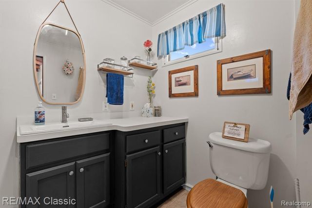 10584 Bob White Beach Boulevard, Whitmore Lake, MI 48189