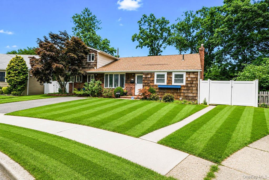 2275 Hynes Place, Bellmore, NY 11710 — photo 3