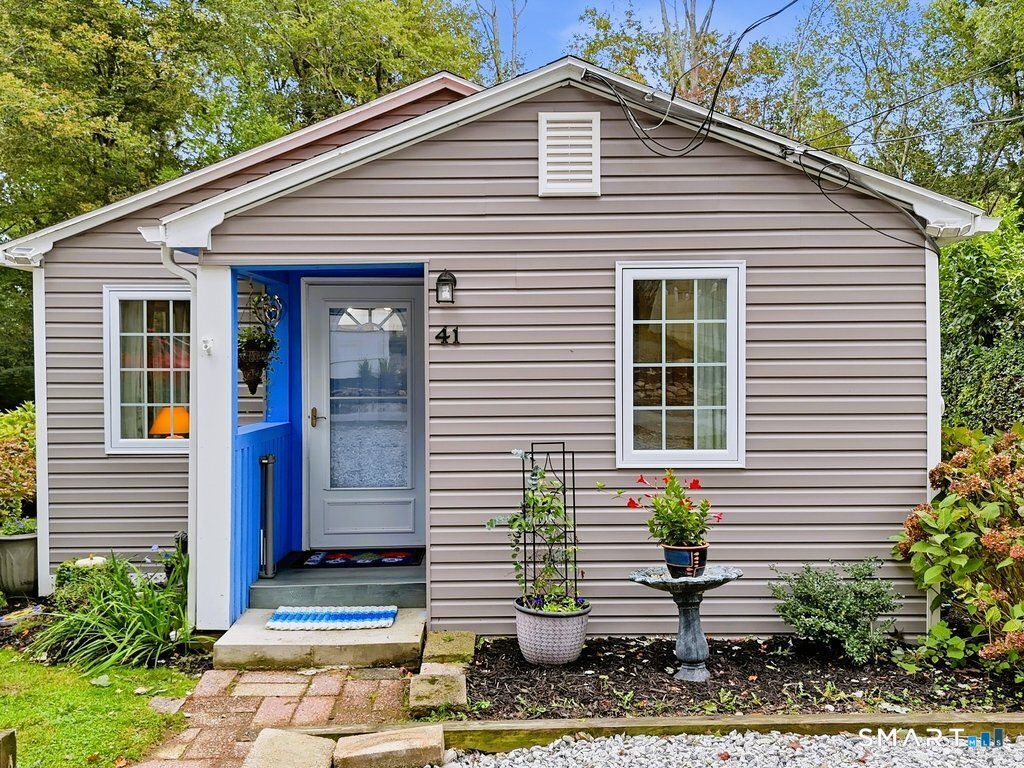 41 Spring Glen Road, East Lyme, CT 06357