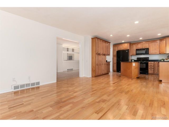8145 S Syracuse St, Centennial, CO 80112