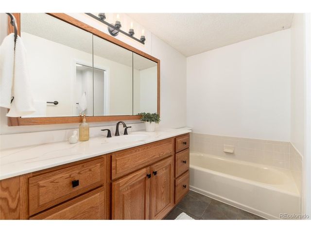 8145 S Syracuse St, Centennial, CO 80112