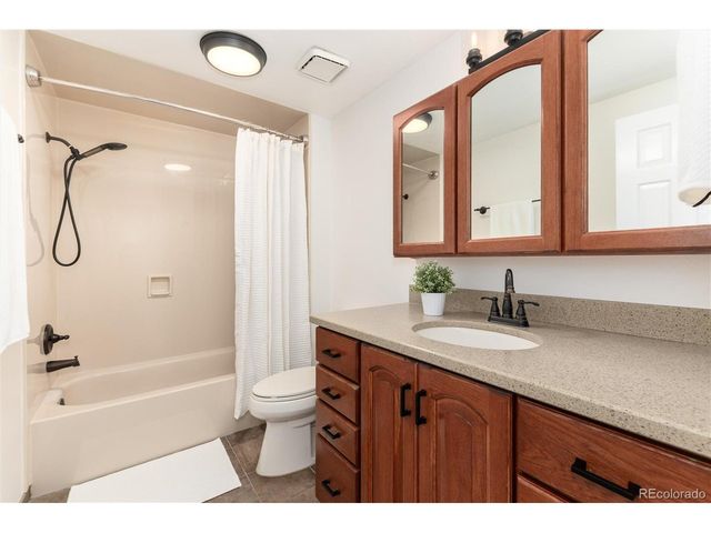 8145 S Syracuse St, Centennial, CO 80112