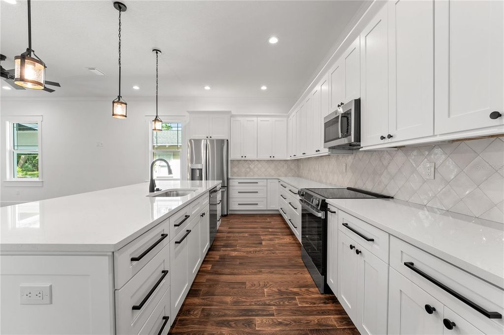 Image 15 of property listing at 115 W HIAWATHA STREET 1/2, Tampa, FL 33604