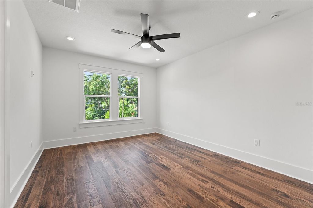 Image 27 of property listing at 115 W HIAWATHA STREET 1/2, Tampa, FL 33604