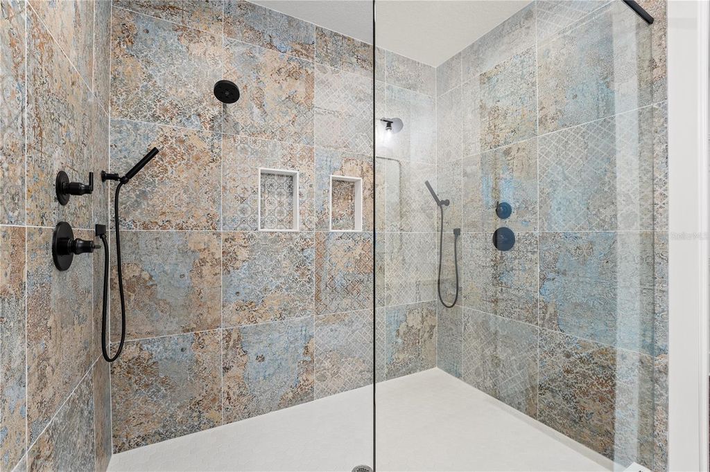 Image 39 of property listing at 115 W HIAWATHA STREET 1/2, Tampa, FL 33604