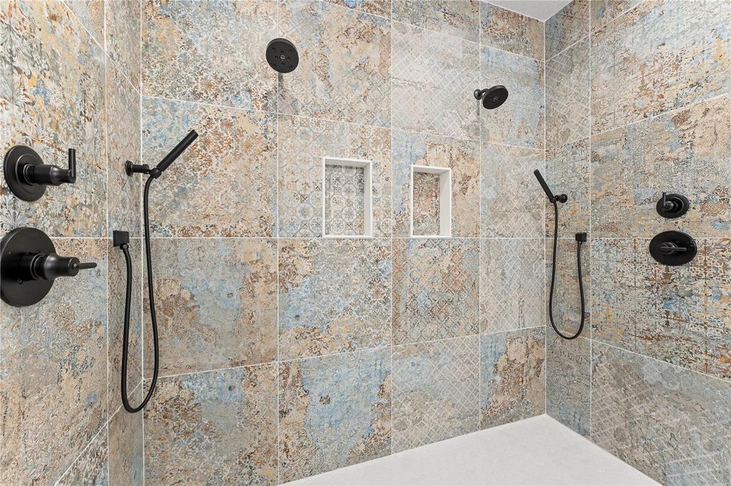 Image 40 of property listing at 115 W HIAWATHA STREET 1/2, Tampa, FL 33604